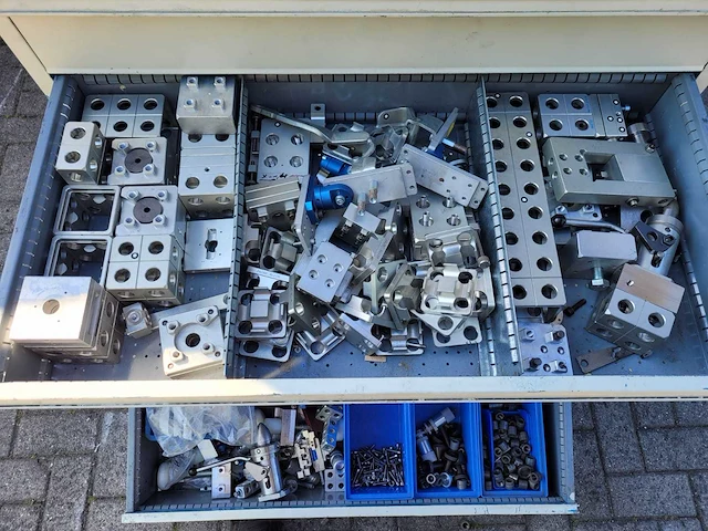Metrologie-armatuur set inclusief kasten met onderdelen en gereedschap - afbeelding 16 van  109