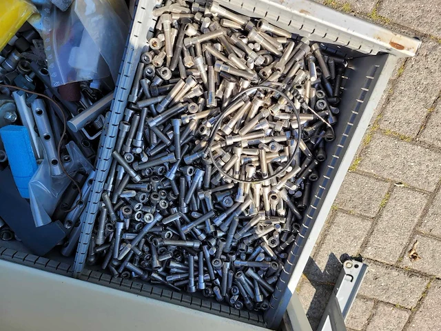 Metrologie-armatuur set inclusief kasten met onderdelen en gereedschap - afbeelding 23 van  109