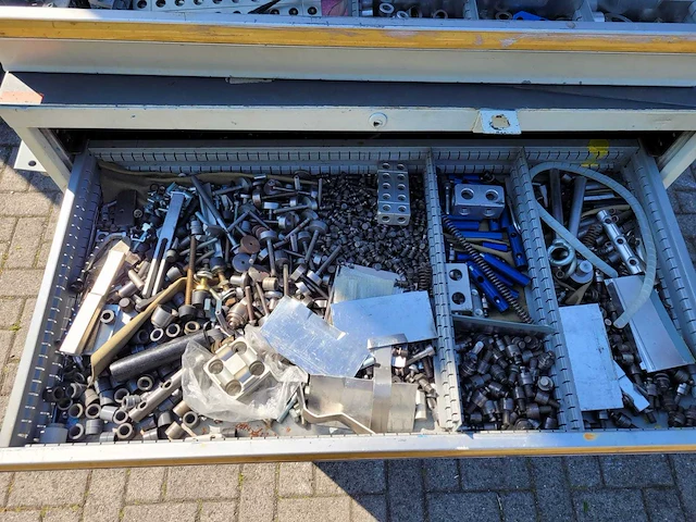 Metrologie-armatuur set inclusief kasten met onderdelen en gereedschap - afbeelding 27 van  109