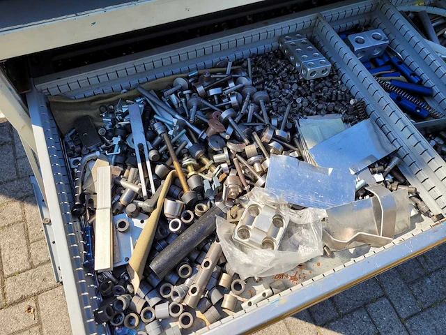 Metrologie-armatuur set inclusief kasten met onderdelen en gereedschap - afbeelding 29 van  109