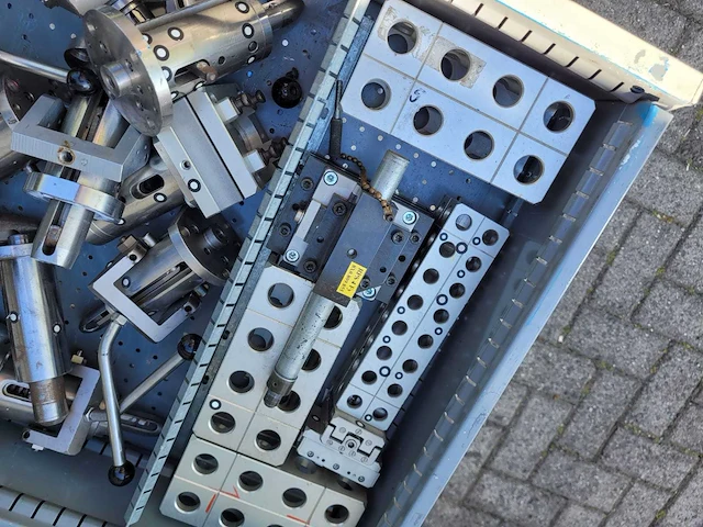 Metrologie-armatuur set inclusief kasten met onderdelen en gereedschap - afbeelding 41 van  109