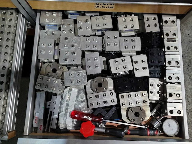 Metrologie-armatuur set inclusief kasten met onderdelen en gereedschap - afbeelding 87 van  109