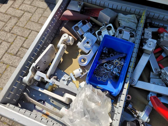 Metrologie-armatuur set inclusief kasten met onderdelen en gereedschap - afbeelding 102 van  109