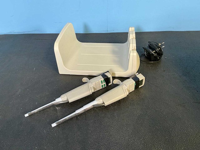 Mettler toledo - e3 rapid - pipette laadstation en 2 pipetten - 2015 - afbeelding 1 van  4