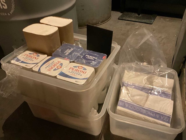 Meubel met kaarthouders en kaarsjes - afbeelding 2 van  14