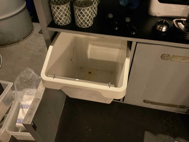 Meubel met kaarthouders en kaarsjes - afbeelding 3 van  14