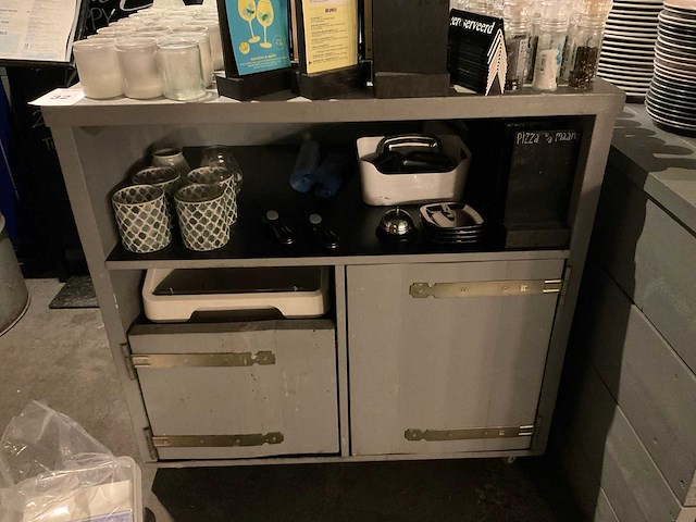 Meubel met kaarthouders en kaarsjes - afbeelding 8 van  14