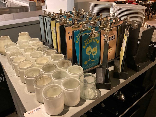 Meubel met kaarthouders en kaarsjes - afbeelding 14 van  14