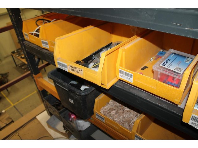 Meubelmontagematerialen waaronder scharnieren, ladegeleiders, val/klapscharnieren, plankendragers, wieltjes... - afbeelding 6 van  16