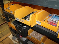 Meubelmontagematerialen waaronder scharnieren, ladegeleiders, val/klapscharnieren, plankendragers, wieltjes... - afbeelding 6 van  16