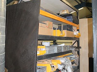 Meubelmontagematerialen waaronder scharnieren, ladegeleiders, val/klapscharnieren, plankendragers, wieltjes... - afbeelding 1 van  16