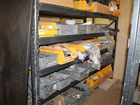 Meubelmontagematerialen waaronder scharnieren, ladegeleiders, val/klapscharnieren, plankendragers, wieltjes... - afbeelding 10 van  16