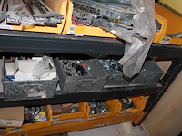 Meubelmontagematerialen waaronder scharnieren, ladegeleiders, val/klapscharnieren, plankendragers, wieltjes... - afbeelding 16 van  16