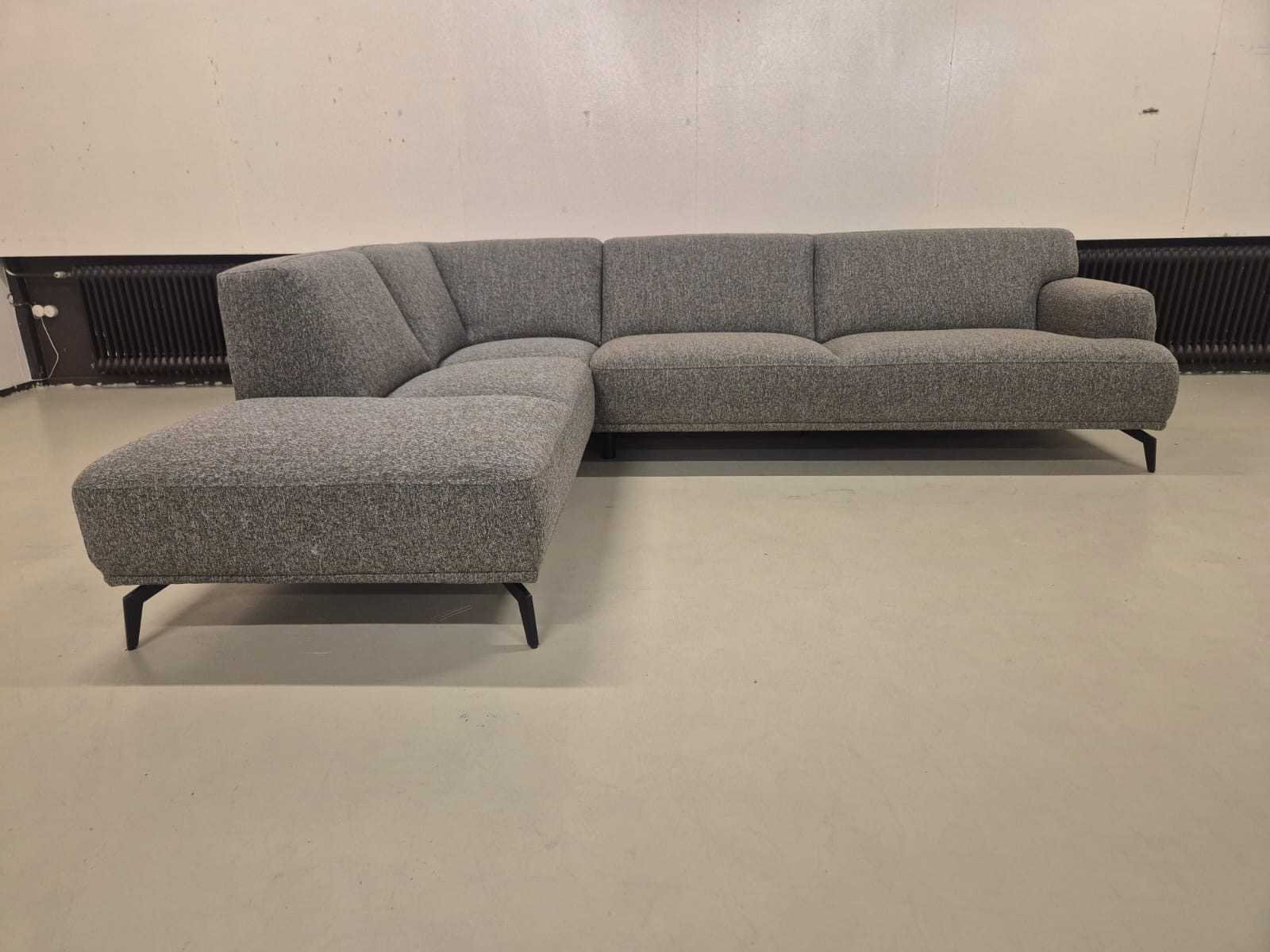 Meubels, showroommodellen en kantoormeubilair