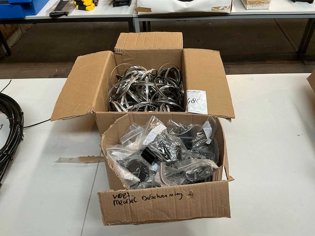 Meubeulvoeten en sluitringen - afbeelding 1 van  4