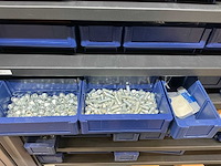 Mewaf jaloeziedeurkast met bouten, moeren en popnagels - afbeelding 6 van  17