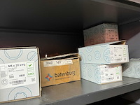 Mewaf jaloeziedeurkast met bouten, moeren en popnagels - afbeelding 13 van  17