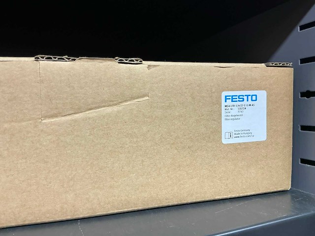 Mewaf jaloeziedeurkast met festo luchtleiding, ventielen en verlopen - afbeelding 3 van  55