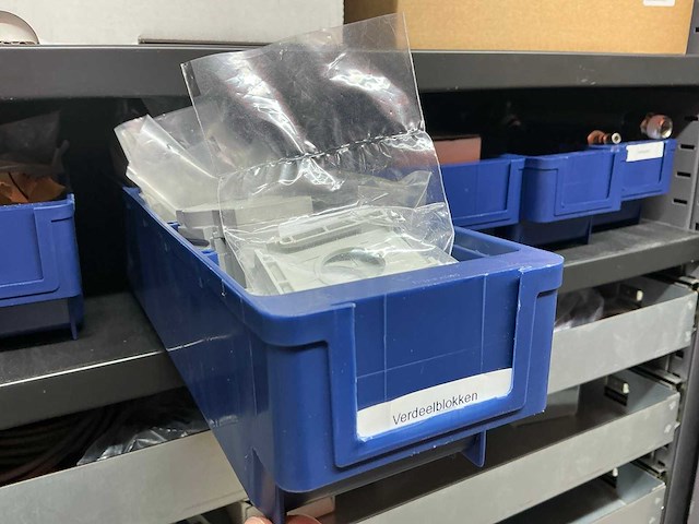 Mewaf jaloeziedeurkast met festo luchtleiding, ventielen en verlopen - afbeelding 5 van  55