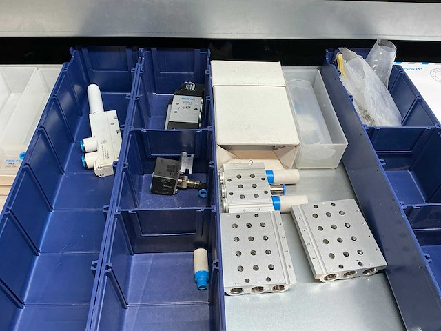 Mewaf jaloeziedeurkast met festo luchtleiding, ventielen en verlopen - afbeelding 15 van  55