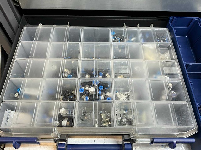 Mewaf jaloeziedeurkast met festo luchtleiding, ventielen en verlopen - afbeelding 17 van  55