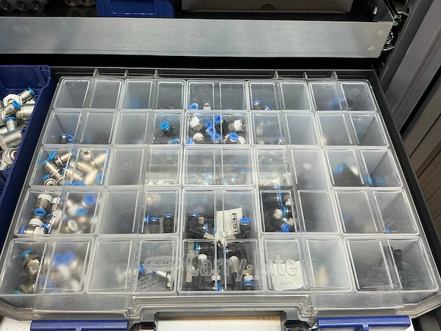 Mewaf jaloeziedeurkast met festo luchtleiding, ventielen en verlopen - afbeelding 20 van  55