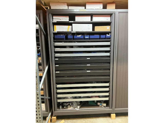 Mewaf jaloeziedeurkast met festo luchtleiding, ventielen en verlopen - afbeelding 12 van  55