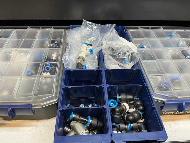 Mewaf jaloeziedeurkast met festo luchtleiding, ventielen en verlopen - afbeelding 25 van  55