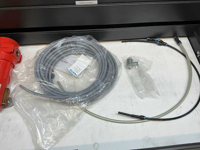 Mewaf jaloeziedeurkast met festo luchtleiding, ventielen en verlopen - afbeelding 35 van  55