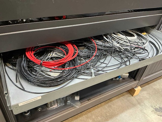 Mewaf jaloeziedeurkast met festo luchtleiding, ventielen en verlopen - afbeelding 36 van  55