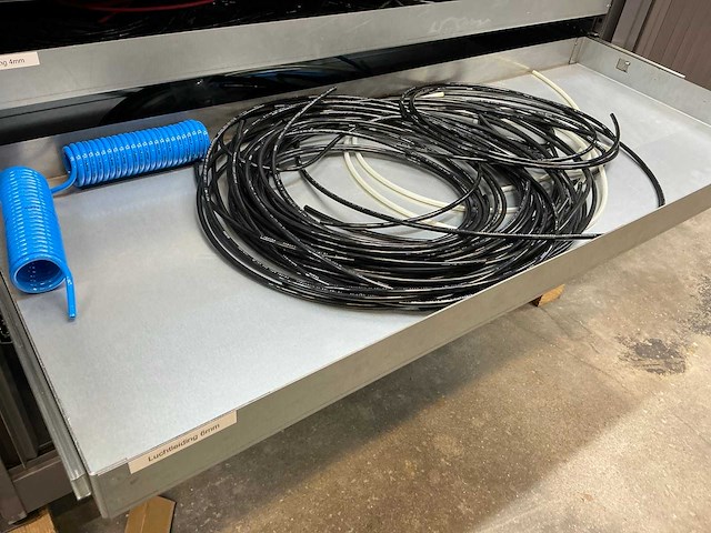 Mewaf jaloeziedeurkast met festo luchtleiding, ventielen en verlopen - afbeelding 37 van  55