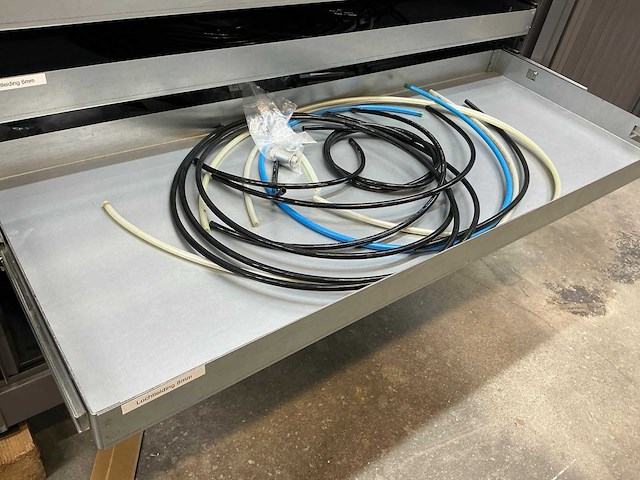 Mewaf jaloeziedeurkast met festo luchtleiding, ventielen en verlopen - afbeelding 38 van  55