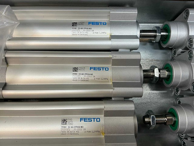 Mewaf jaloeziedeurkast met festo luchtleiding, ventielen en verlopen - afbeelding 42 van  55