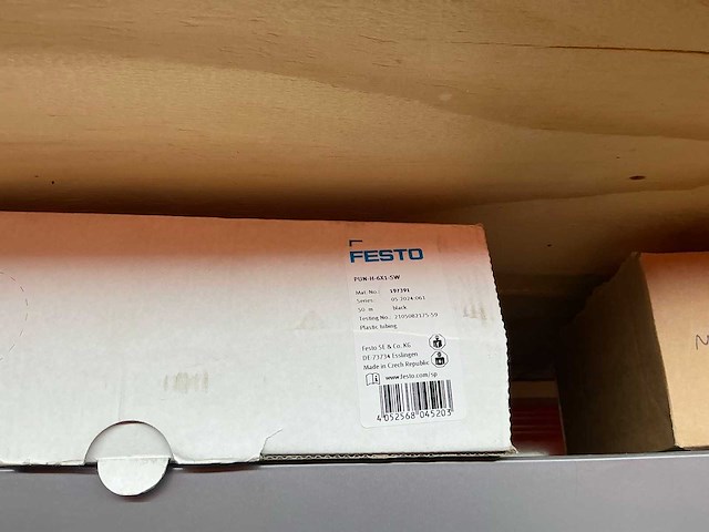 Mewaf jaloeziedeurkast met festo luchtleiding, ventielen en verlopen - afbeelding 34 van  55