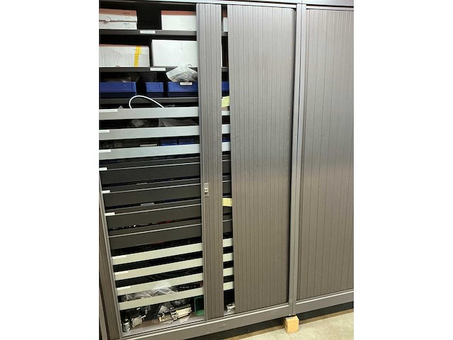 Mewaf jaloeziedeurkast met festo luchtleiding, ventielen en verlopen - afbeelding 51 van  55