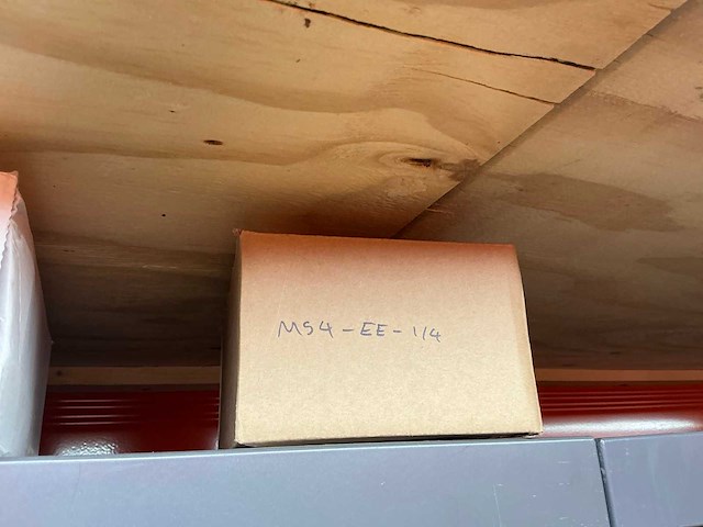 Mewaf jaloeziedeurkast met festo luchtleiding, ventielen en verlopen - afbeelding 45 van  55