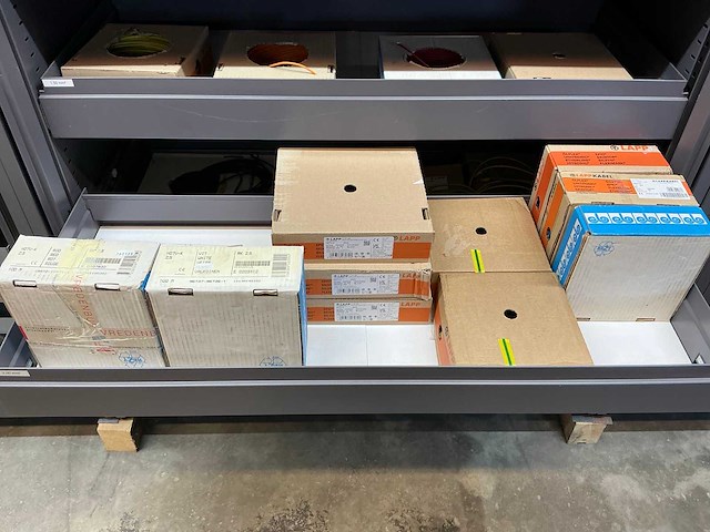 Mewaf jaloeziedeurkast met kabel - afbeelding 5 van  19