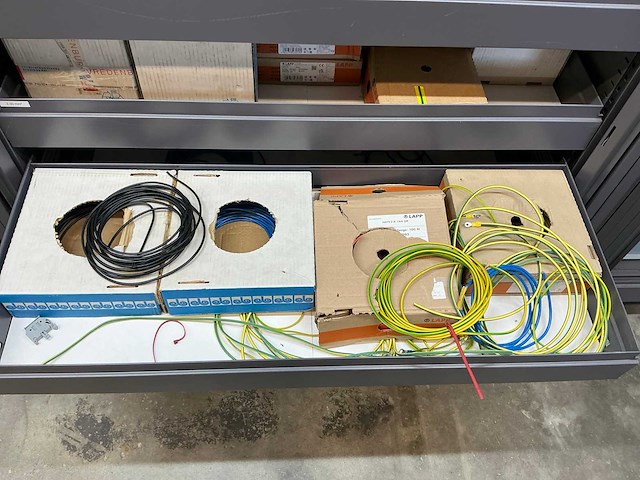 Mewaf jaloeziedeurkast met kabel - afbeelding 8 van  19