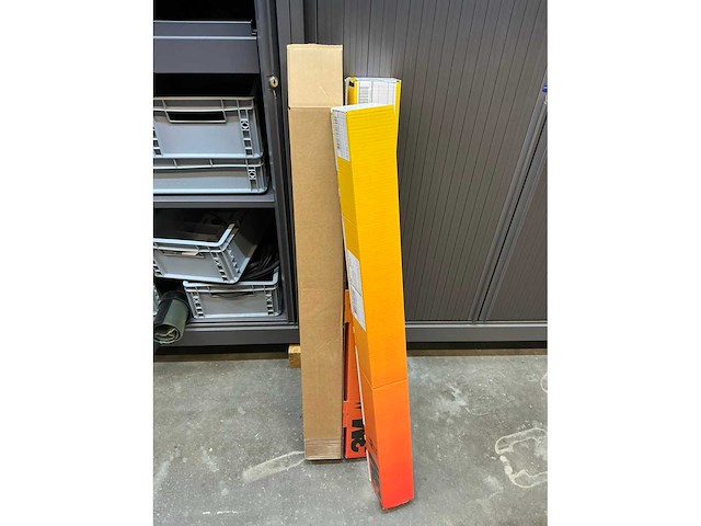 Mewaf jaloeziedeurkast met kastrubbers en krimpslang - afbeelding 11 van  19