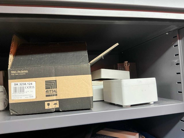 Mewaf jaloeziedeurkast met kastrubbers en krimpslang - afbeelding 13 van  19