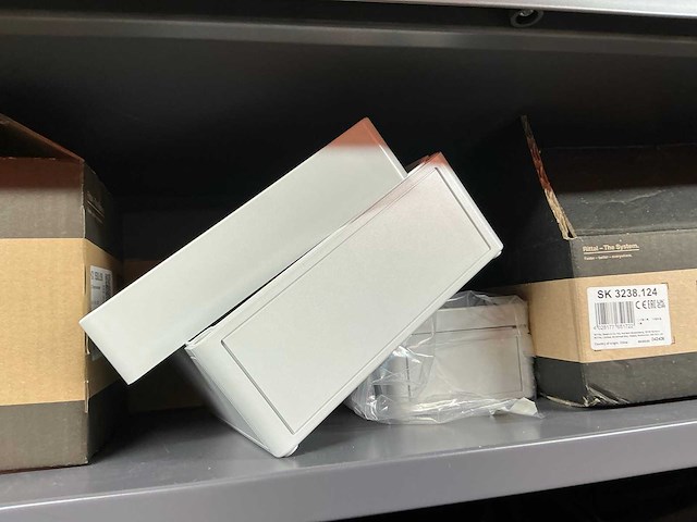 Mewaf jaloeziedeurkast met kastrubbers en krimpslang - afbeelding 14 van  19