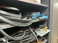 Mewaf jaloeziedeurkast met kastrubbers en krimpslang - afbeelding 17 van  19