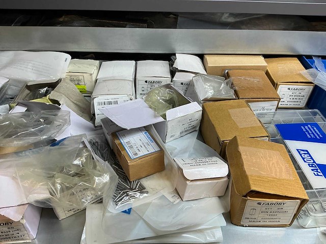 Mewaf jaloeziedeurkast met mechanische onderdelen - afbeelding 3 van  43