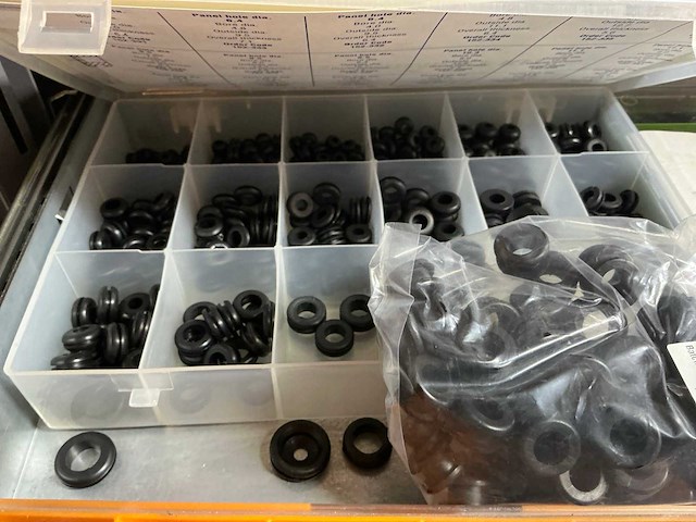 Mewaf jaloeziedeurkast met mechanische onderdelen - afbeelding 6 van  43