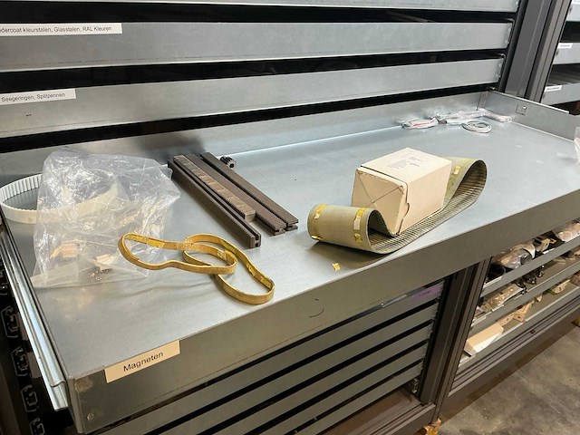 Mewaf jaloeziedeurkast met mechanische onderdelen - afbeelding 13 van  43