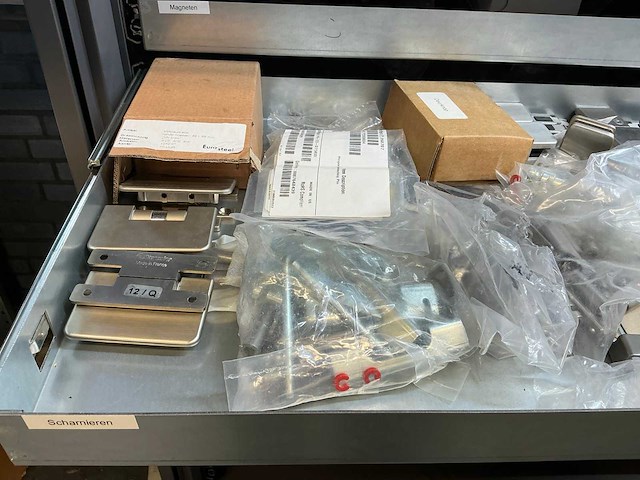 Mewaf jaloeziedeurkast met mechanische onderdelen - afbeelding 14 van  43