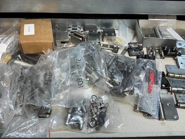 Mewaf jaloeziedeurkast met mechanische onderdelen - afbeelding 15 van  43