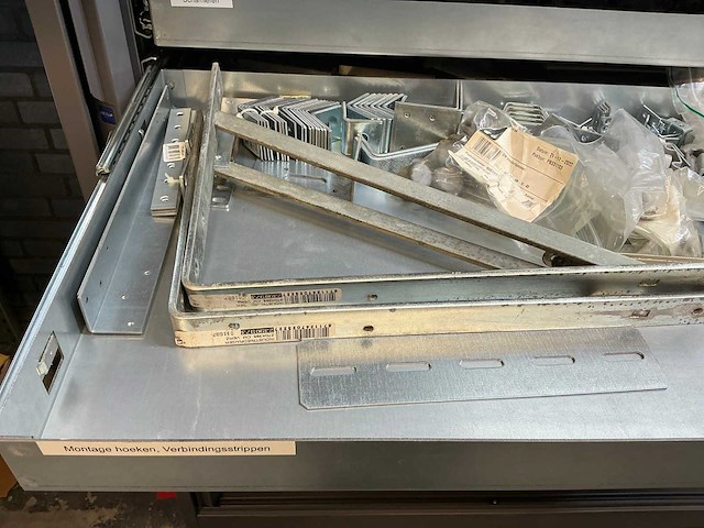 Mewaf jaloeziedeurkast met mechanische onderdelen - afbeelding 17 van  43