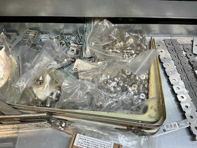 Mewaf jaloeziedeurkast met mechanische onderdelen - afbeelding 18 van  43