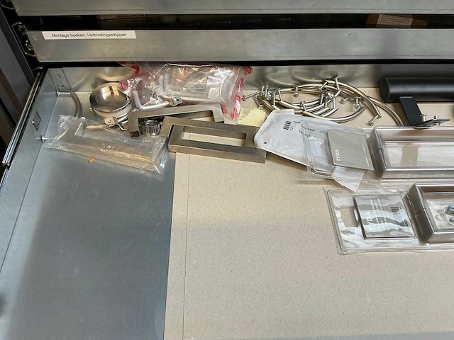 Mewaf jaloeziedeurkast met mechanische onderdelen - afbeelding 20 van  43